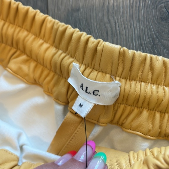 NWT ALC RYDER FAUX LEATHER SHORTS YELLOW Size Medium - Picture 6 of 12